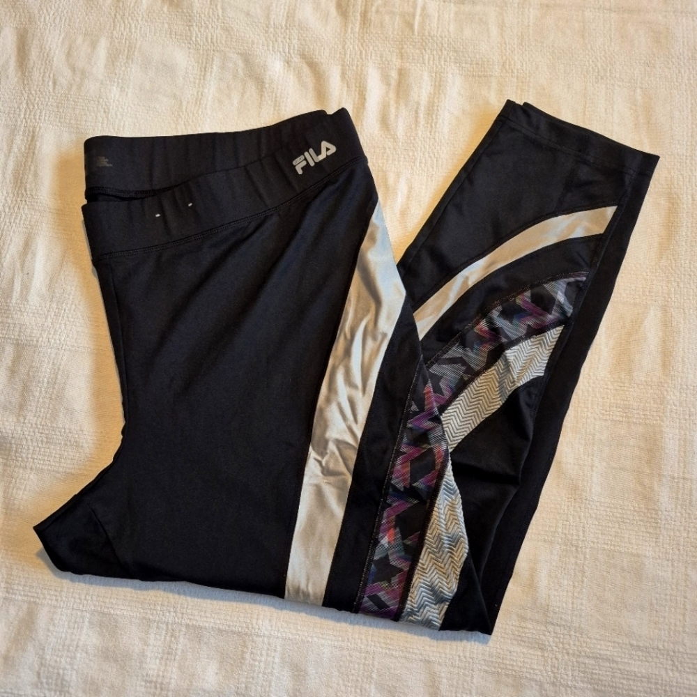 Fila Performance running 2X black leggings silver accents & star design VGUC
